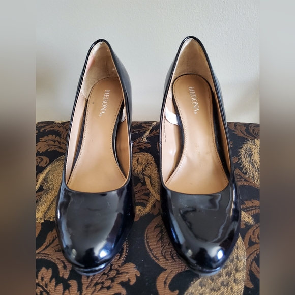 Women's Patent Pumps - Picture 2 of 4